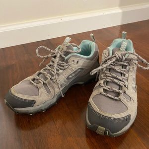 Columbia hiking boots 💙